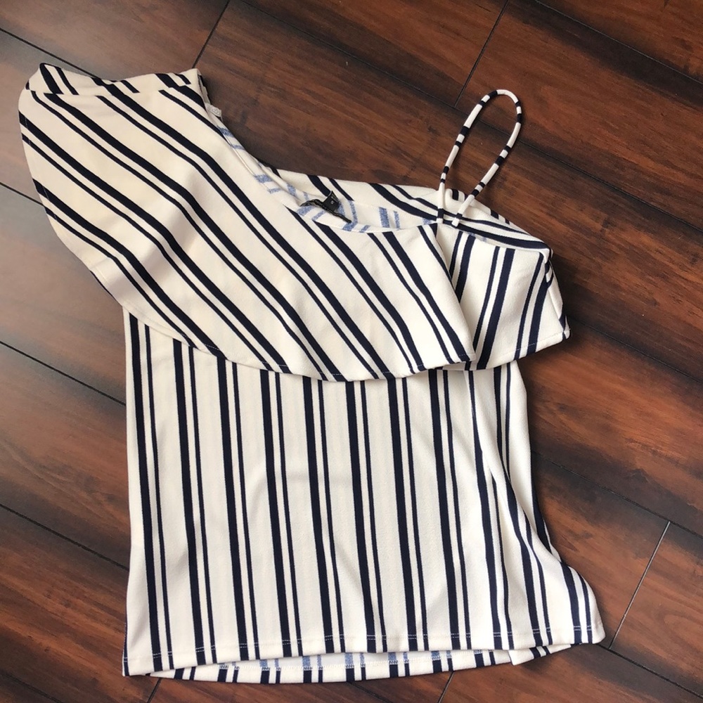 Banana Republic one shoulder blouse sz small
